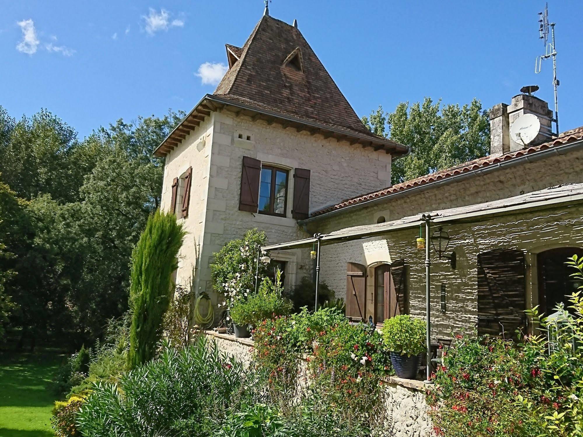 Moulin Rouhaud Ξενοδοχείο Montboyer Εξωτερικό φωτογραφία