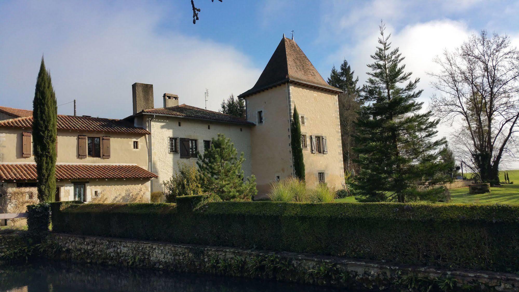 Moulin Rouhaud Ξενοδοχείο Montboyer Εξωτερικό φωτογραφία